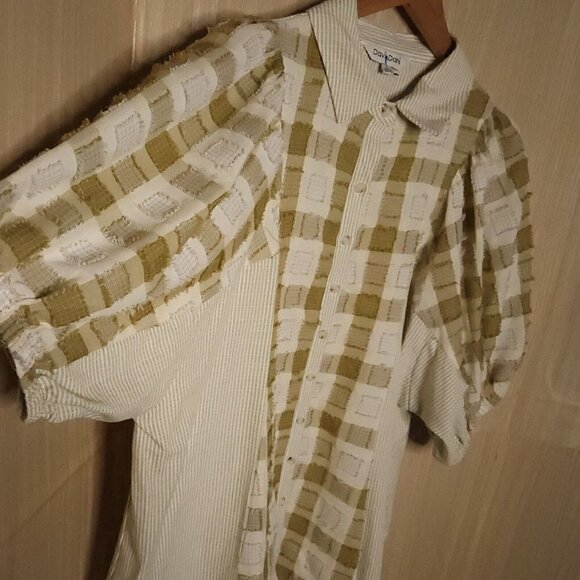 Davi & Dani Tan Textured Patchwork Statement Sleeve Button Down Large - Picture 3 of 7